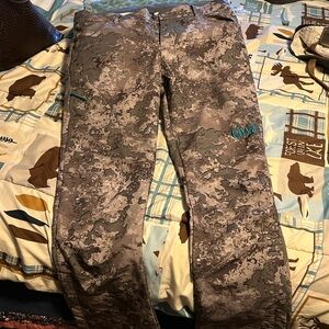 Girls With Guns hunting pants sz Large
